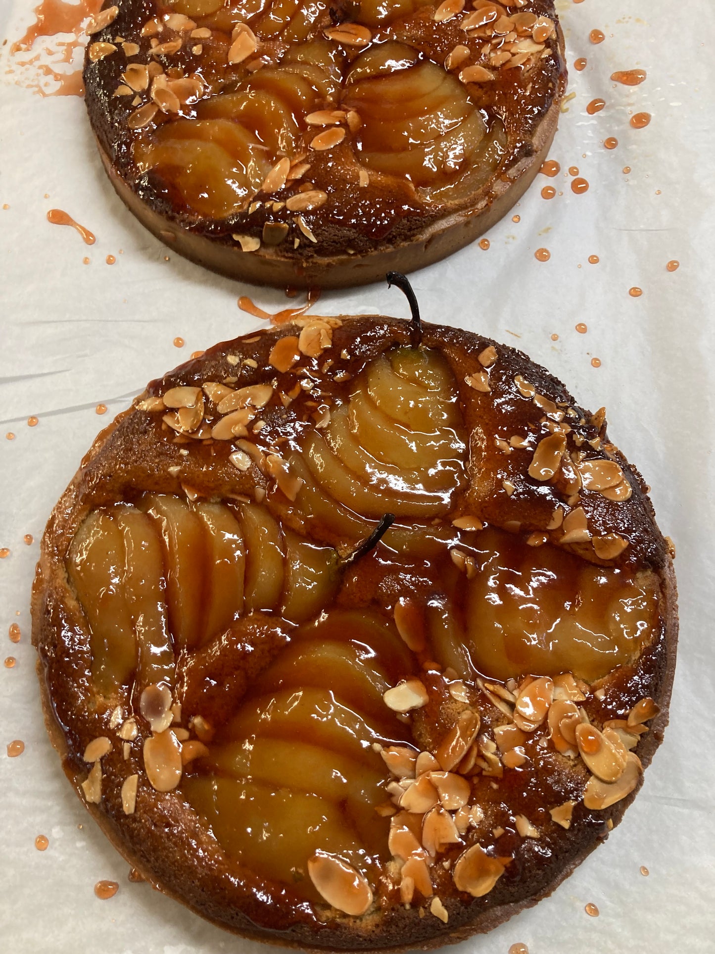 Tarte amandine aux poires pochées