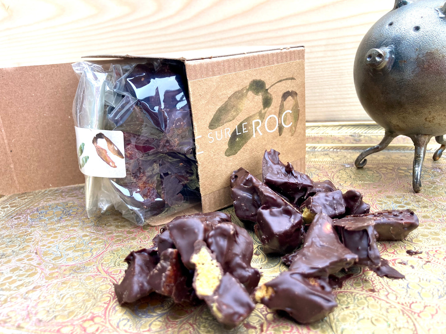 Éclats de tire éponge à l’érable enrobés de chocolat noir 70%