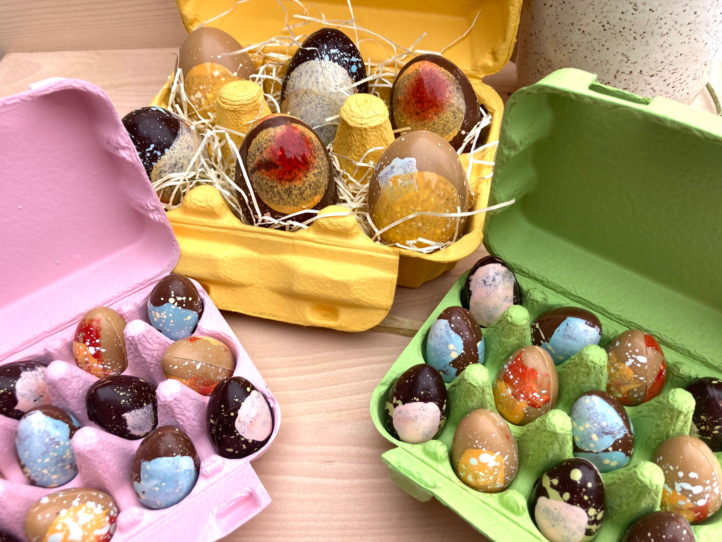 Cocos de cailles en chocolat garnis de ganache et de praliné