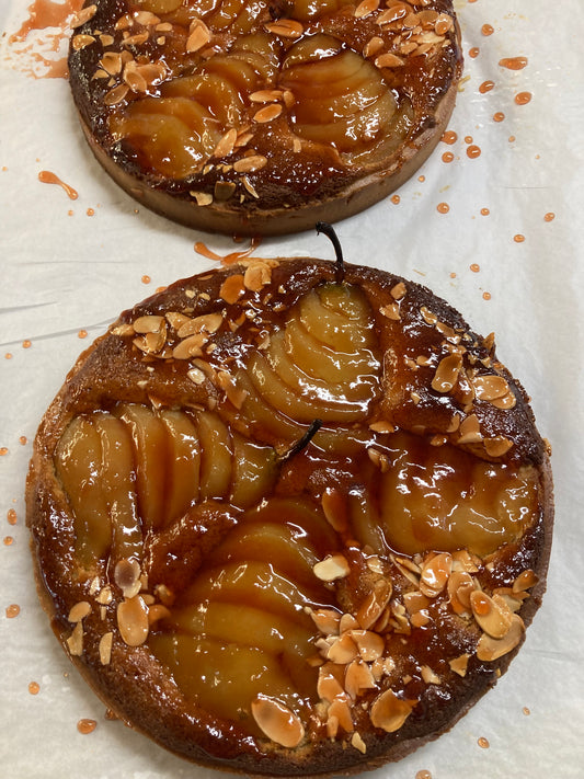 Tarte amandine aux poires pochées