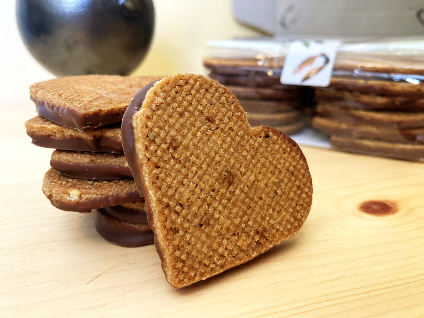 Biscuits coeur aux noisettes et chocolat au lait