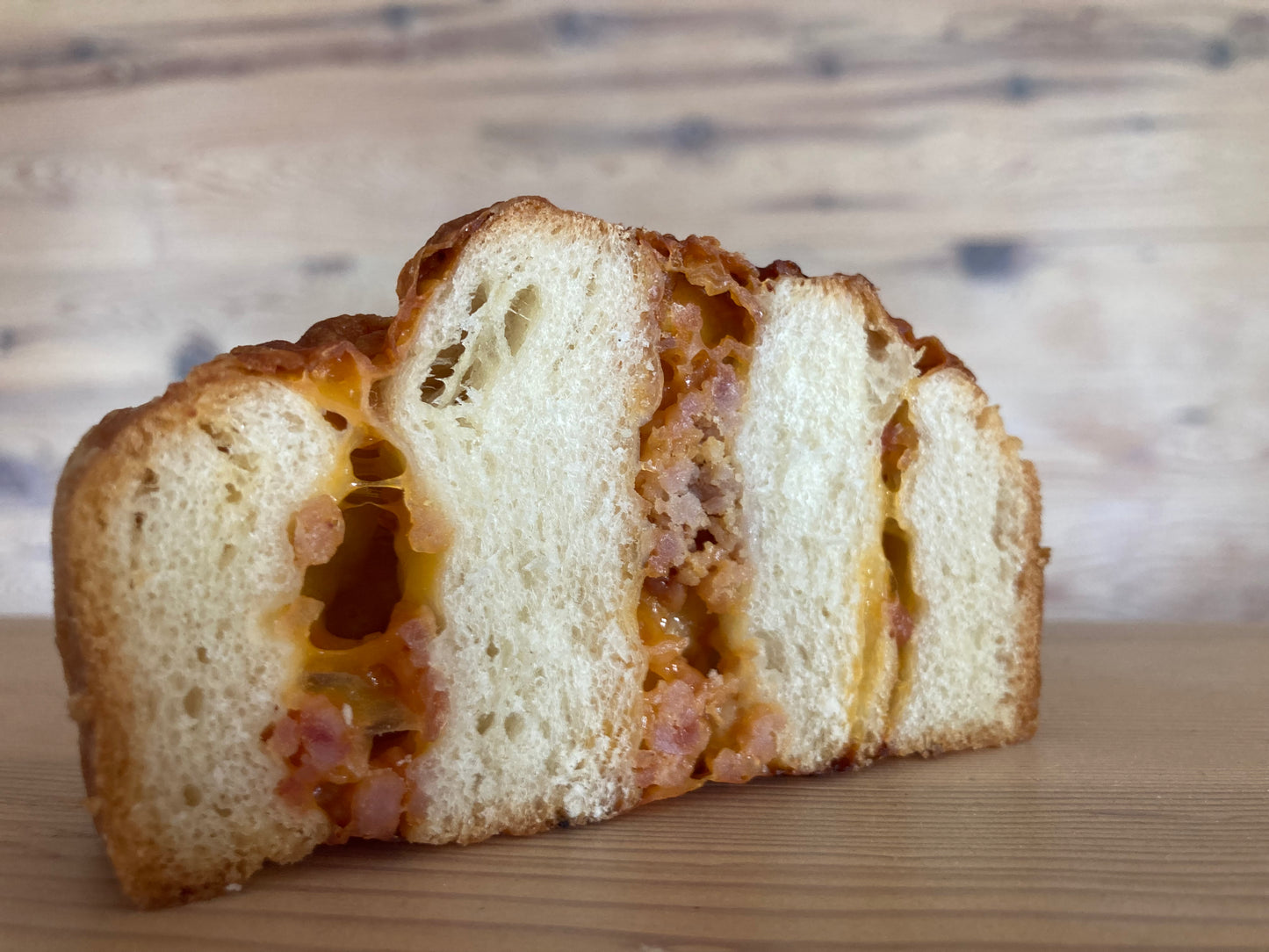 Croissant roulé fromage cheddar et jambon