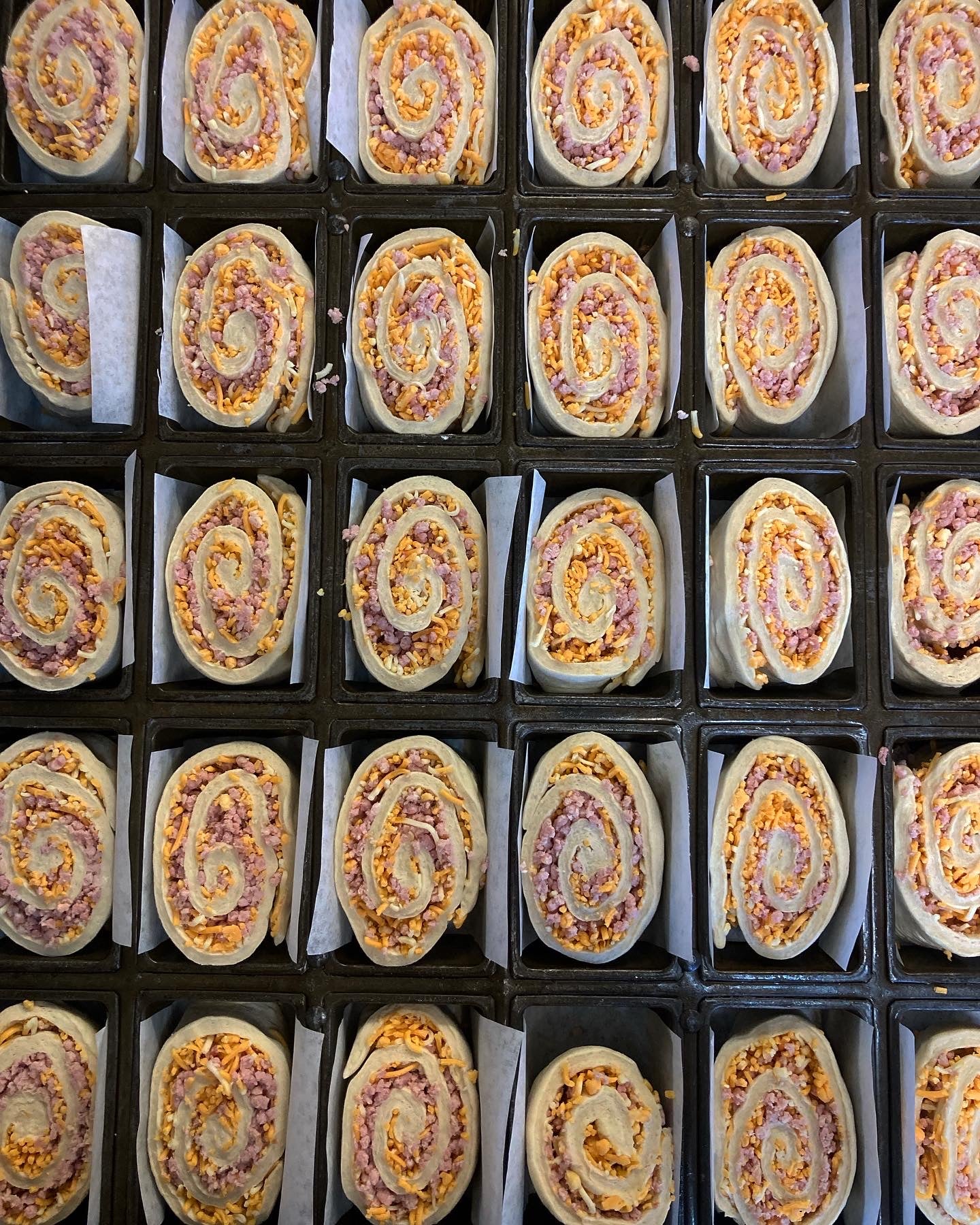 Croissant roulé fromage cheddar et jambon